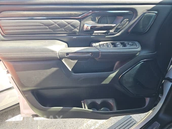 2025 Ram 1500 Limited Crew Cab Short Bed – miniatura 9