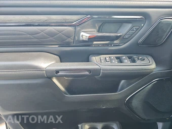2025 Ram 1500 Limited Crew Cab Short Bed – miniatura 9