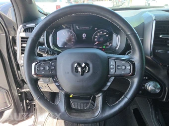 2025 Ram 1500 Limited Crew Cab Short Bed - miniatura 10