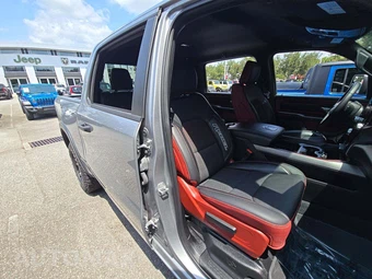 2025 Ram 1500 Rebel Crew Cab Short Bed - miniatura 18