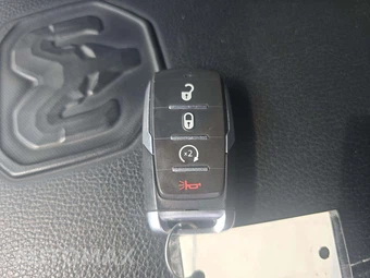 2025 Ram 1500 Rebel Crew Cab Short Bed - miniatura 8