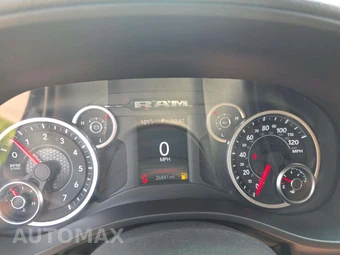 2025 Ram 1500 Tradesman Crew Cab Short Bed - miniatura 9