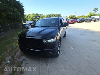 2025 Ram 1500 Tradesman Crew Cab Short Bed - samochód z USA z aukcji Manheim, oferta Kup Teraz w AUTOMAX