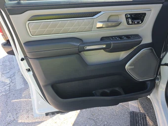 2025 Ram 1500 Tungsten Crew Cab Short Bed – miniatura 9