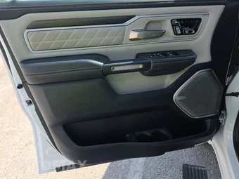 2025 Ram 1500 Tungsten Crew Cab Short Bed – miniatura 9