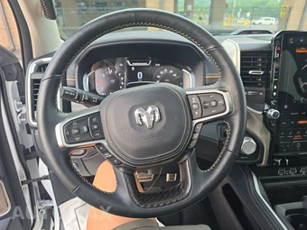 2025 Ram 1500 Tungsten Crew Cab Short Bed – miniatura 16