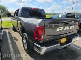 2025 Ram 2500 Big Horn Crew Cab Medium Bed - miniatura 2