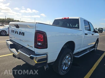 2025 Ram 2500 Big Horn Crew Cab Medium Bed – miniatura 4