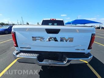 2025 Ram 2500 Big Horn Crew Cab Medium Bed – miniatura 5
