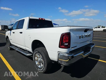 2025 Ram 2500 Big Horn Crew Cab Medium Bed – miniatura 6