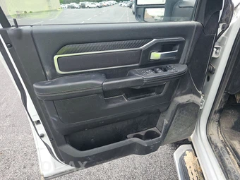 2025 Ram 2500 Big Horn Crew Cab Medium Bed - miniatura 9