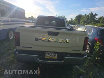 2025 Ram 2500 Big Horn Crew Cab Medium Bed - miniatura 5