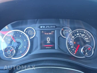 2025 Ram 2500 Big Horn Crew Cab Medium Bed - miniatura 12