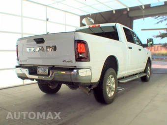 2025 Ram 2500 Big Horn Crew Cab Medium Bed - miniatura 4