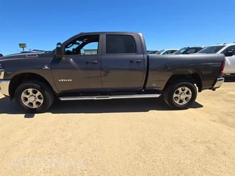 2025 Ram 2500 Big Horn Crew Cab Medium Bed – miniatura 3