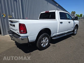 2025 Ram 2500 Big Horn Crew Cab Medium Bed - miniatura 4