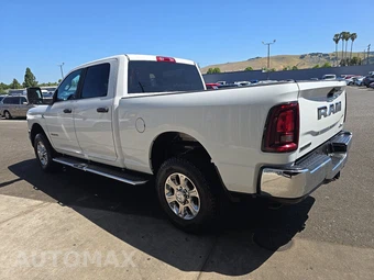 2025 Ram 2500 Big Horn Crew Cab Medium Bed - miniatura 6