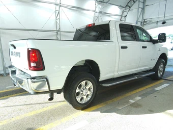 2025 Ram 2500 Big Horn Crew Cab Medium Bed - miniatura 4