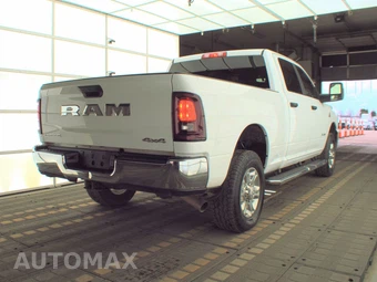 2025 Ram 2500 Big Horn Crew Cab Medium Bed - miniatura 4