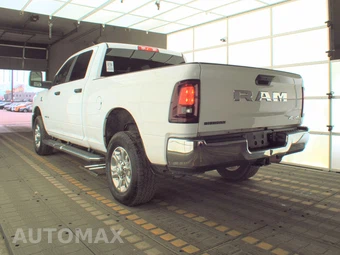 2025 Ram 2500 Big Horn Crew Cab Medium Bed - miniatura 6