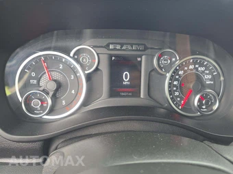 2025 Ram 2500 Big Horn Crew Cab Medium Bed – miniatura 9