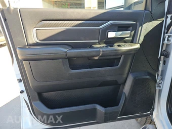 2025 Ram 2500 Big Horn Crew Cab Medium Bed – miniatura 9