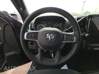 2025 Ram 2500 Big Horn Crew Cab Medium Bed - miniatura 10