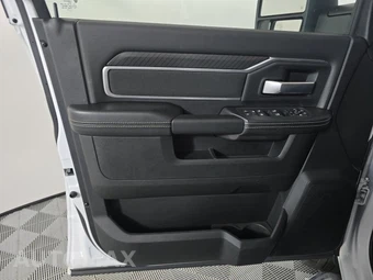 2025 Ram 2500 Big Horn Crew Cab Medium Bed - miniatura 9