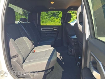 2025 Ram 2500 Big Horn Crew Cab Medium Bed - miniatura 16