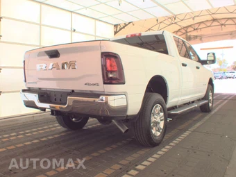 2025 Ram 2500 Big Horn Crew Cab Medium Bed - miniatura 4