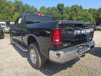 2025 Ram 2500 Big Horn Crew Cab Medium Bed - miniatura 2