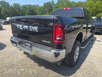 2025 Ram 2500 Big Horn Crew Cab Medium Bed - miniatura 3