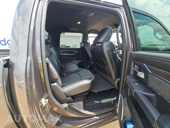 2025 Ram 2500 Laramie Crew Cab Medium Bed – miniatura 16