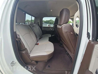2025 Ram 2500 Laramie Crew Cab Medium Bed - miniatura 13
