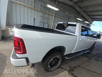 2025 Ram 2500 Laramie Crew Cab Medium Bed – miniatura 4