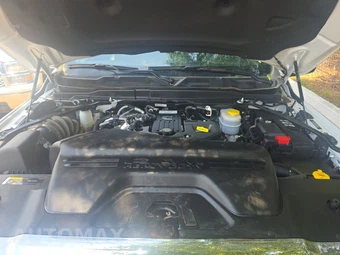2025 Ram 2500 Laramie Crew Cab Medium Bed – miniatura 15