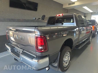 2025 Ram 2500 Tradesman Crew Cab Medium Bed – miniatura 4