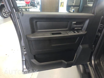 2025 Ram 2500 Tradesman Crew Cab Medium Bed – miniatura 9
