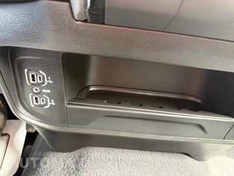 2025 Ram 2500 Tradesman Crew Cab Medium Bed - miniatura 28