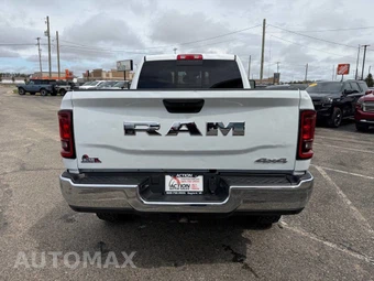 2025 Ram 2500 Tradesman Crew Cab Medium Bed - miniatura 4