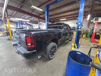 2025 Ram 3500 Big Horn Crew Cab Long Bed – miniatura 3
