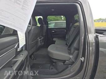 2025 Ram 3500 Big Horn Crew Cab Medium Bed – miniatura 13