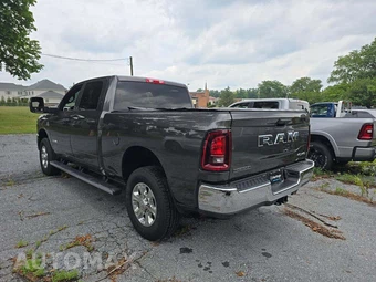2025 Ram 3500 Big Horn Crew Cab Medium Bed – miniatura 2