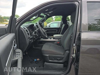 2025 Ram 3500 Big Horn Crew Cab Medium Bed – miniatura 6