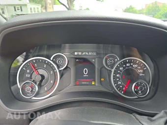2025 Ram 3500 Big Horn Crew Cab Medium Bed – miniatura 9