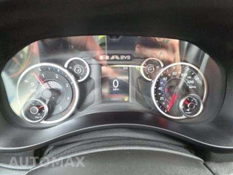 2025 Ram 3500 Cab Chassis Tradesman Regular Cab DRW – miniatura 10