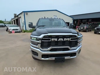 2025 Ram 3500 Cab Chassis Tradesman Regular Cab DRW – miniatura 2