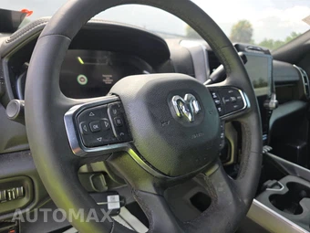 2025 Ram 3500 Laramie Extended Crew Cab Medium Bed – miniatura 10
