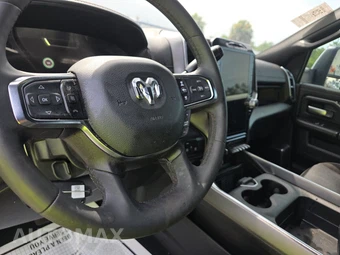 2025 Ram 3500 Laramie Extended Crew Cab Medium Bed – miniatura 11