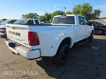 2025 Ram 3500 Limited Crew Cab Long Bed DRW – miniatura 4